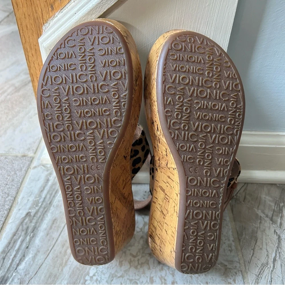 NWOB Women’s Vionic Orthaheel Casual Leopard Print Cork Wedge Sandals, Size 9